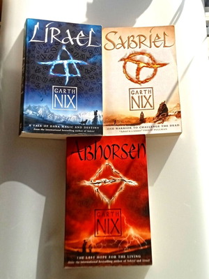 The Old Kingdom Books 1-3 Garth Nix like new, English