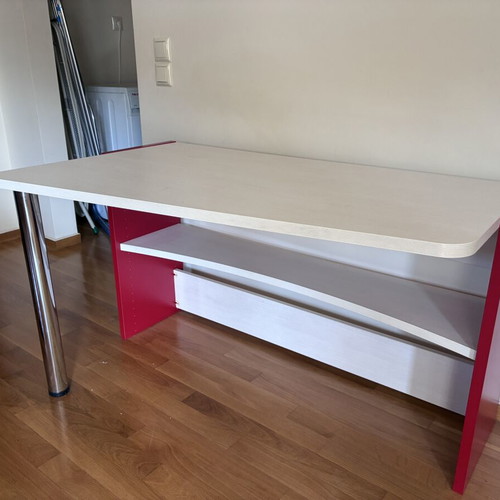 Neoset desk used, asymmetrical with minor damage
