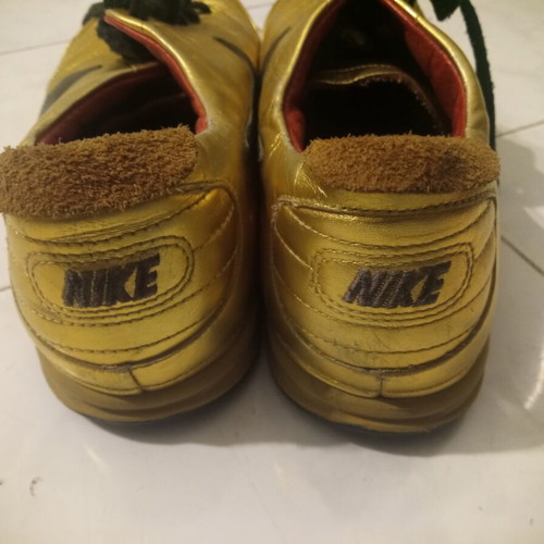 Nike sneakers size 42.5 like new, multicolor gold
