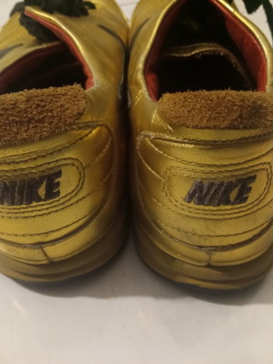 Nike sneakers size 42.5 like new, multicolor gold