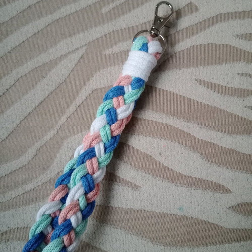 Macrame keychain like new, multicolored