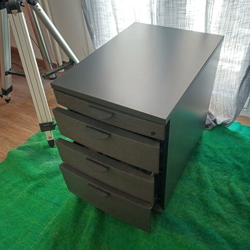 Professional drawer unit with 3 shelves like new