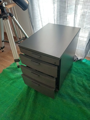 Professional drawer unit with 3 shelves like new