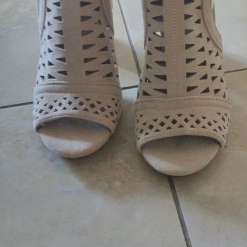 Deezee peep toe ankle boots new, size 38, beige