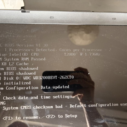 Toshiba Satellite A300 laptop used with Lubuntu, 1GB RAM, 320GB HDD