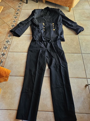 Navy Military Uniform like new, size Large, winter battle dress set