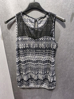 Atmosphere sleeveless top like new, size small, black and white