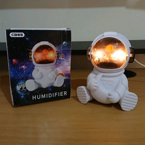 Aroma Humidifier Astronaut new with night LED light
