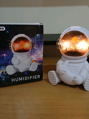 Aroma Humidifier Astronaut new with night LED light
