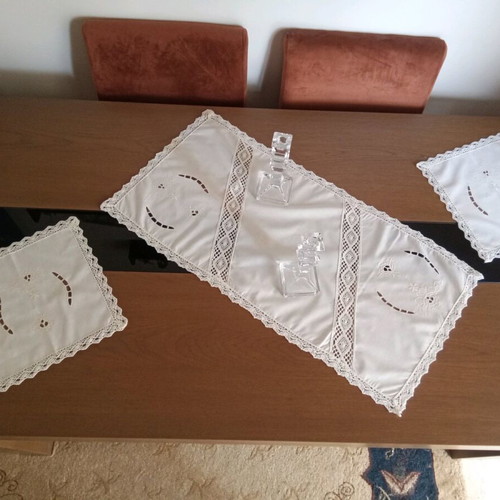 Ecru embroidery set of 3 pieces like new