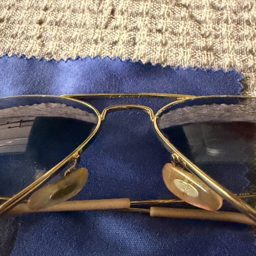 Rayban Aviator Unisex Sunglasses with Gold Metal Frame like new