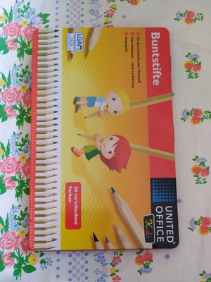 Colored pencils set of 36 in metal case