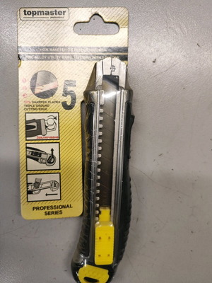 Utility knife new professional with 5 blades