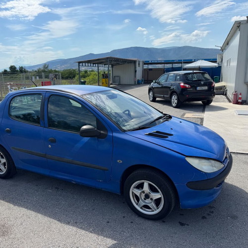 Peugeot 206 used, fully functional, ready for transfer