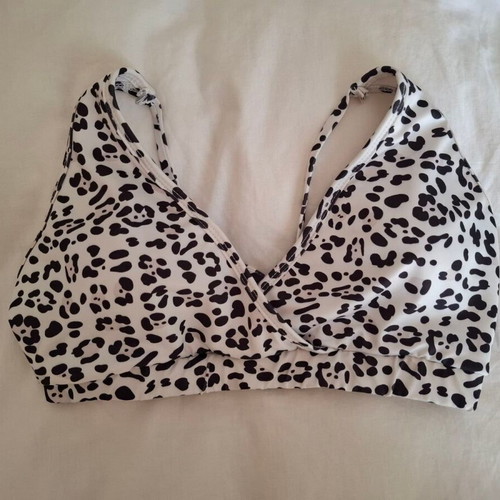 Bikini top with animal print like new, crisscross details and straps