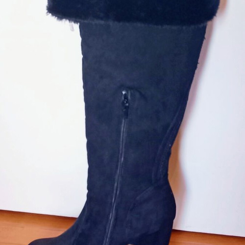 Roude black suede women's knee-high boots like new with fur lining