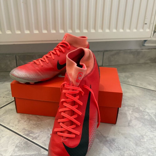 Nike football shoes like new, red and orange