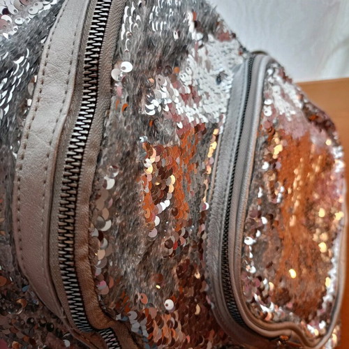 Lame backpack like new, silver