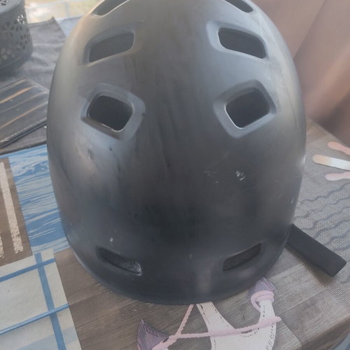 Bicycle helmet like new, black