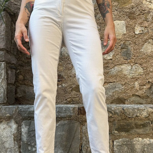 White Pants with Thin Vertical Stripes, High Waist and Cropped, Like New