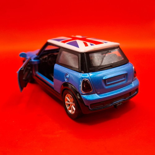 Mini Cooper 1:32 miniature new with pull back mechanism