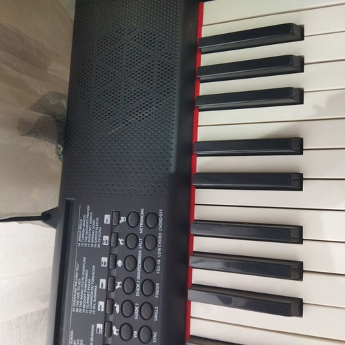Harmonium like new with stand, battery operated, ideal for beginners