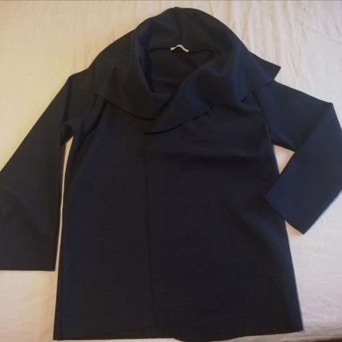 Dark blue manto coat new with multifunctional collar and belt