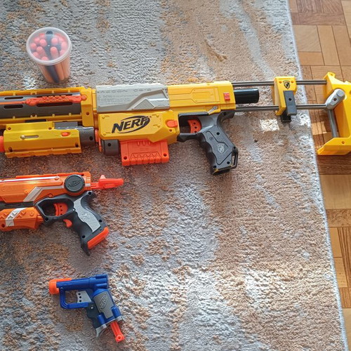 Nerf gun and pistols like new