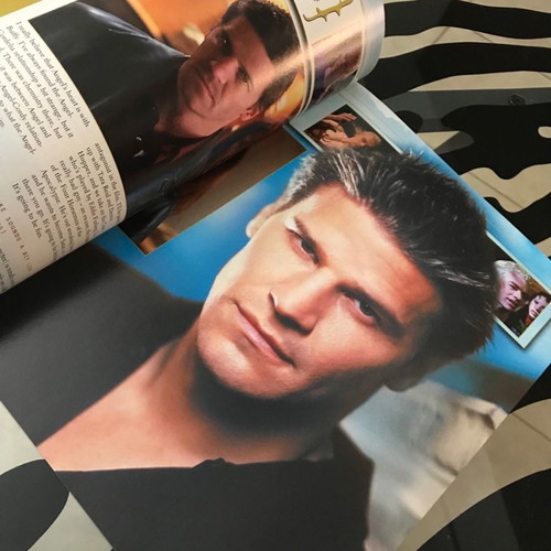 Angel Magazine#1 1st Issue new with big Cordelia poster