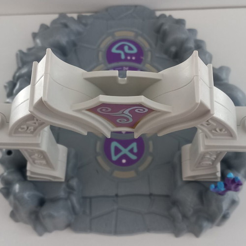 Playmobil Novelmore Shrine of the Magic Armor like new, base only