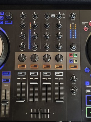 Traktor S3 MK3 DJ Controller σαν καινούργιο με UDG θήκη μεταφοράς
