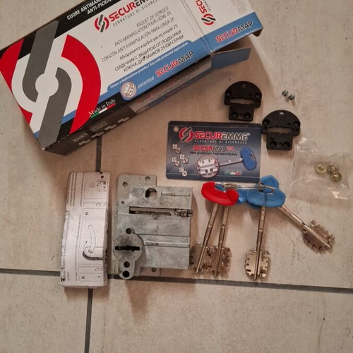 Securemme armored door lock right used like new with combination kit
