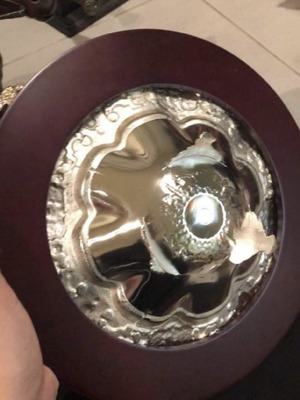 Round tray with detail