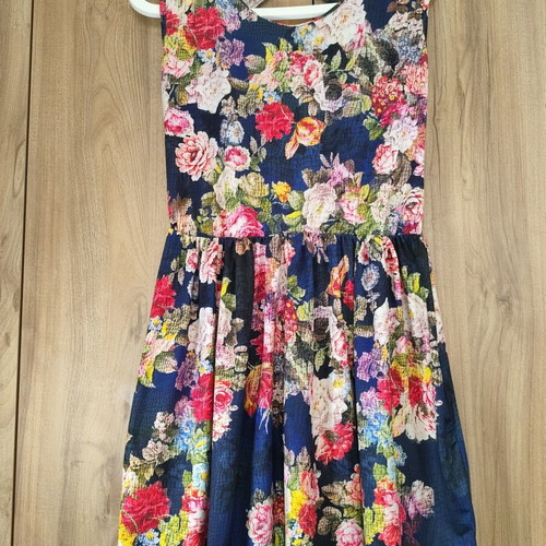 Floral fit & flare dress with bow back, like new, navy vintage print
