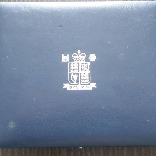 Royal Mint 3 x 5 Pound 2000/2001/2002 Elizabeth Proof Silver coins like new with case