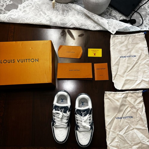 Louis Vuitton sneakers like new, size 40, blue