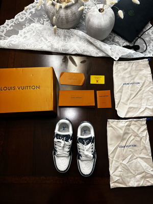 Louis Vuitton sneakers like new, size 40, blue