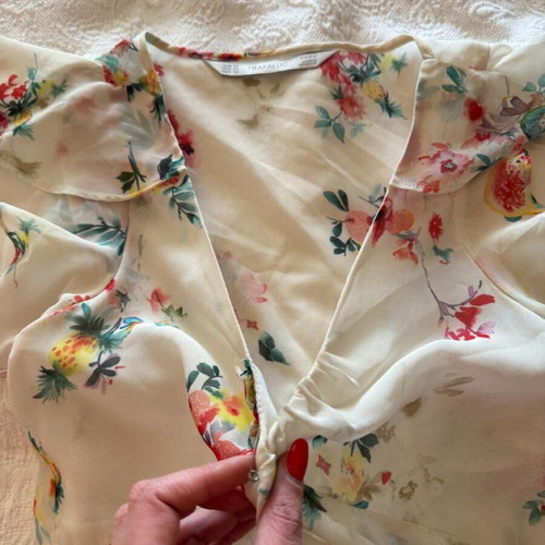 Zara blouse airy like new with flowers and zipper