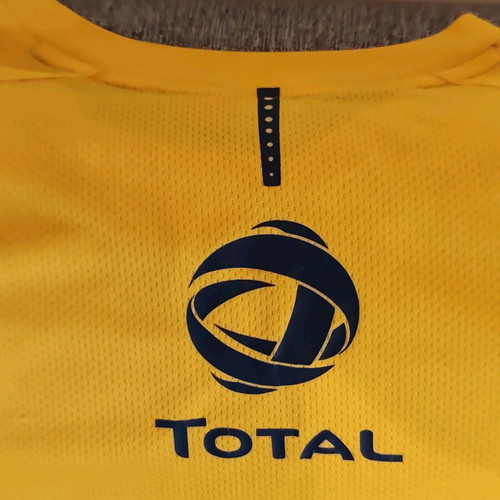 Boca Juniors sports jersey size L like new