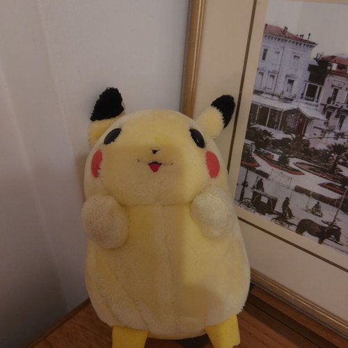 Vintage Pikatsou plush toy used, excellent condition
