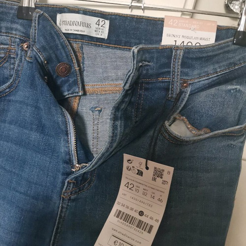 Jeans new, blue, Stradivarius size 42
