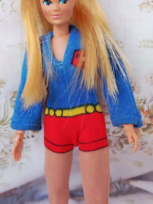 Mego Super Girl Silkscreen Action Figure like new, 70s vintage