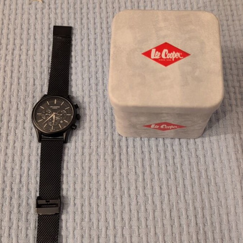 Lee Cooper watch like new, men's black wristwatch with box
