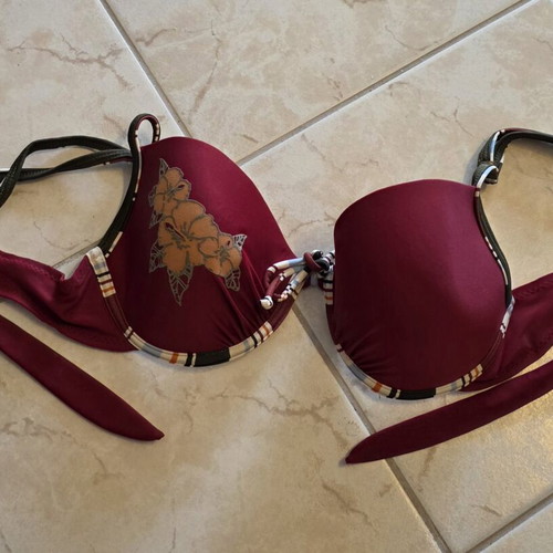 Elinal-Lime & Soda Bikini Top like new, burgundy with floral design, size 46