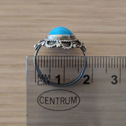 Silver vintage ring stamped 100 with turquoise stone in very good condition
