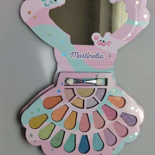 Children's eyeshadow set new in shell-shaped case with mirror