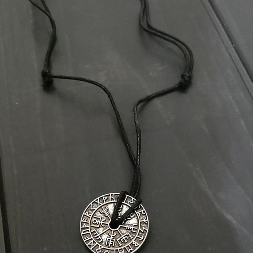 Vegvisir pendant with Scandinavian runes like new