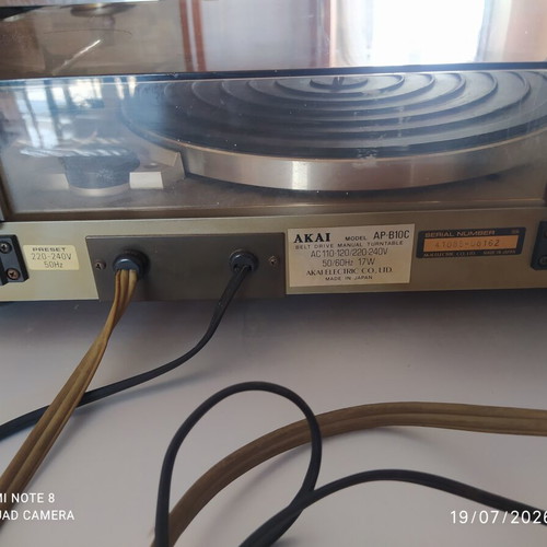 Akai AP B10C turntable used, very good condition with minor damage