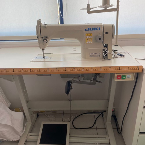JUKI DDL-8700 Monoveline Sewing Machine like new, direct-drive motor