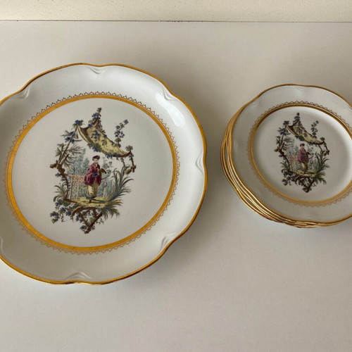 Decorative plate set used, 1 large and 5 small plates